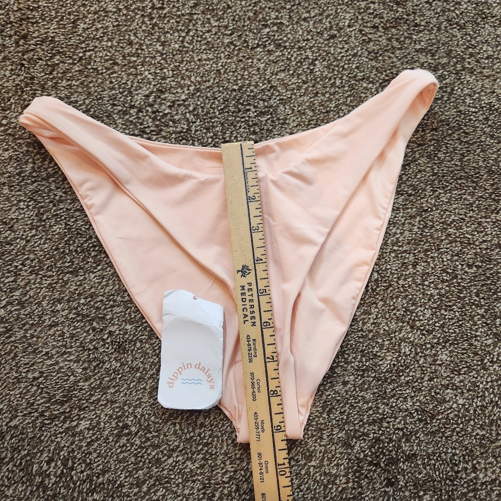 NWT Dippin’ Daisy’s Taylor Bottom Size Medium - Picture 7 of 7